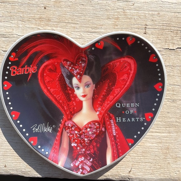 Vintage 1995 Barbie Queen of Hearts heart shaped collectors plate. - Picture 15 of 15